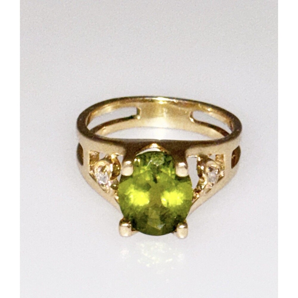 14k Gold Peridot Ring Size 8.5